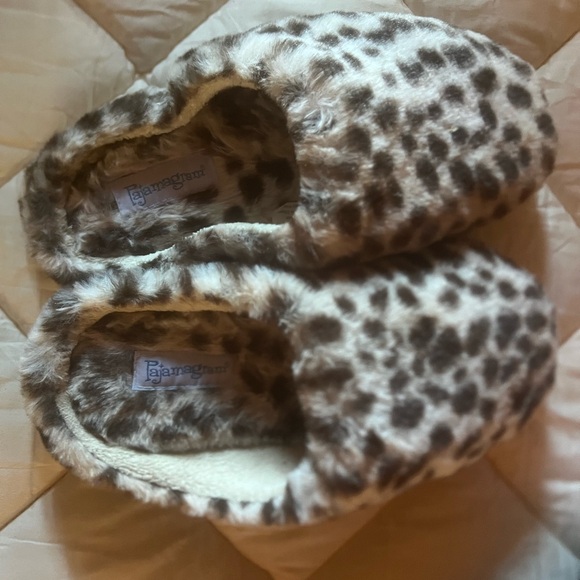 pajamagrams fuzzy wuzzy leopard print slippers - Picture 2 of 2